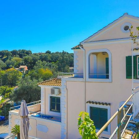 Theophilos Dio Agios Stefanos  Luaran gambar