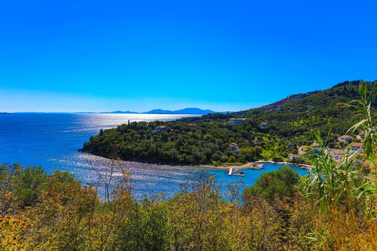 Theophilos Dio Agios Stefanos  Luaran gambar