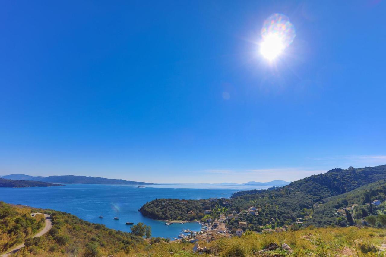 Theophilos Dio Agios Stefanos  Luaran gambar